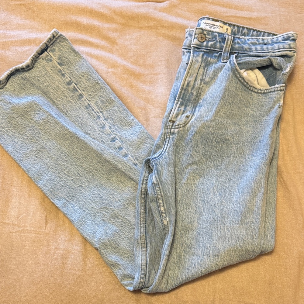 Abercrombie and Fitch 90s Relaxed Jean